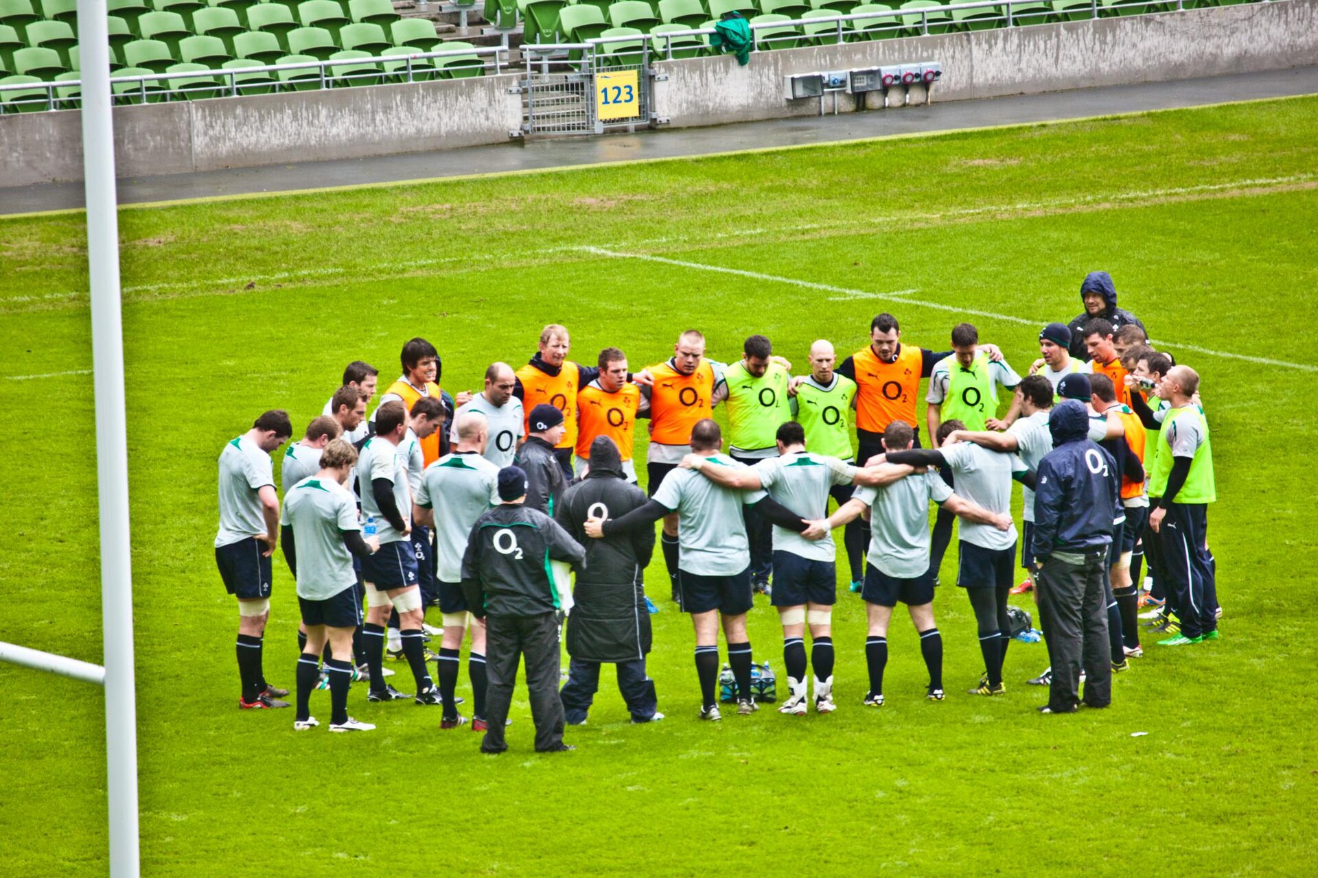 The Ireland rugby squad gathered on the pitch at Aviva Stadium